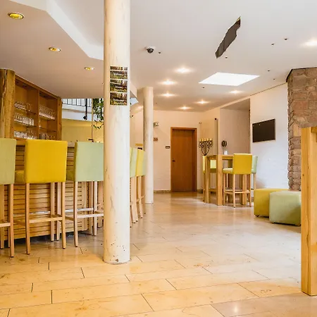- Restaurant Bastenhaus 호텔 단넨펠스